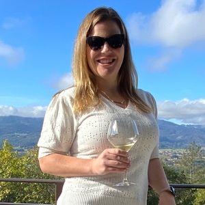 Meet your Posher, Caitlin